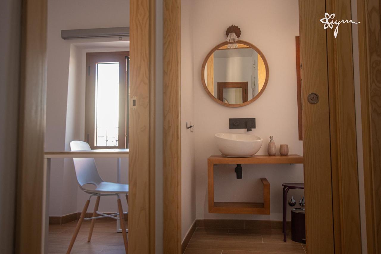 Apartamentos Turisticos Abrilymarzo Caceres Bagian luar foto