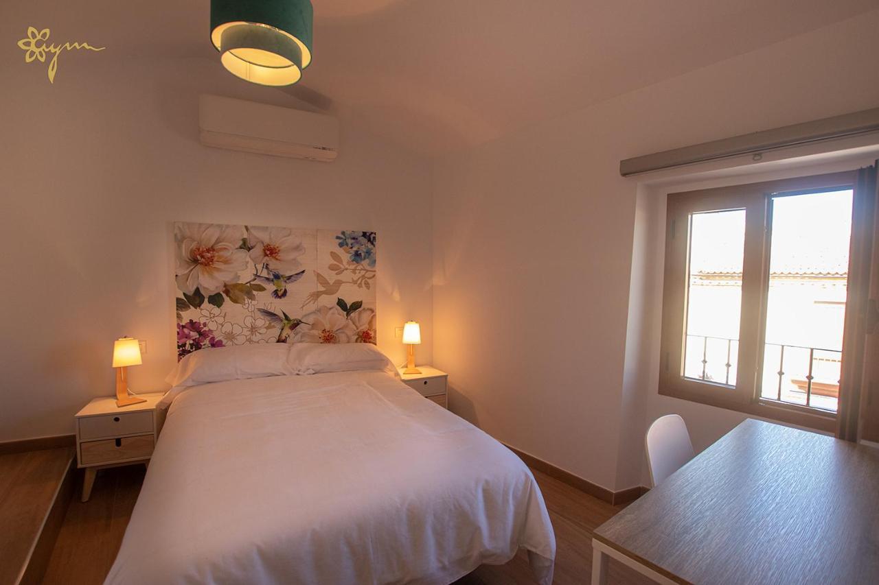 Apartamentos Turisticos Abrilymarzo Caceres Bagian luar foto