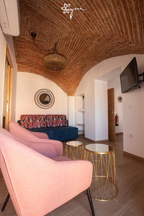 Apartamentos Turisticos Abrilymarzo Caceres Bagian luar foto
