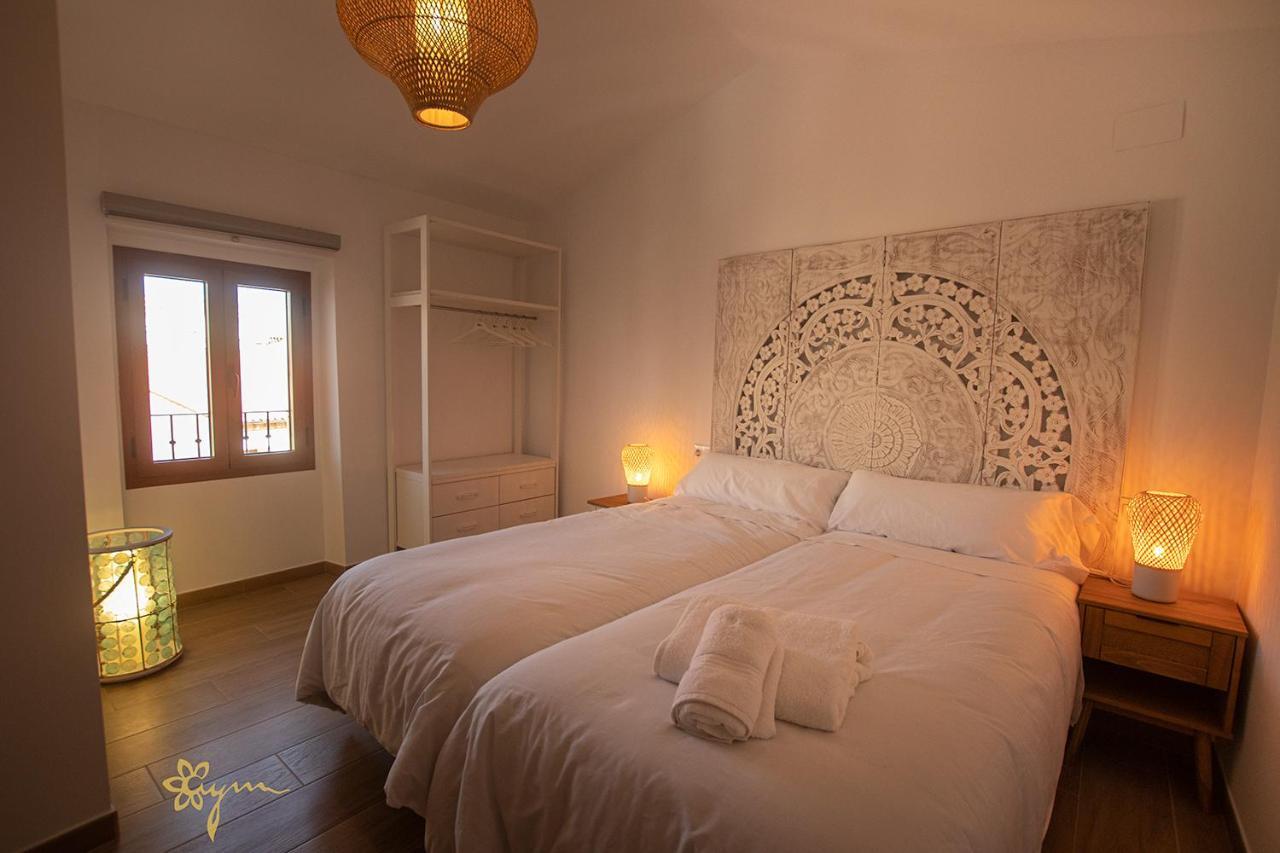 Apartamentos Turisticos Abrilymarzo Caceres Bagian luar foto