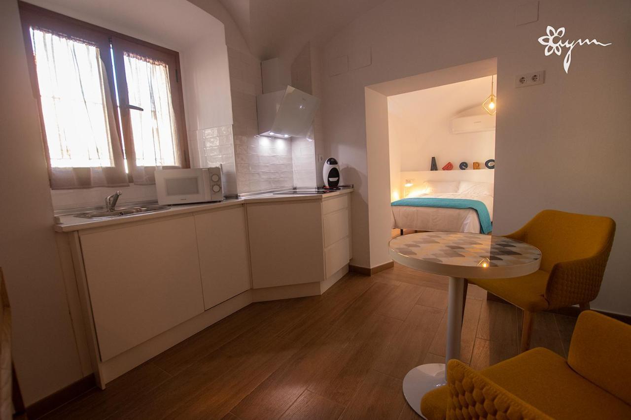 Apartamentos Turisticos Abrilymarzo Caceres Bagian luar foto