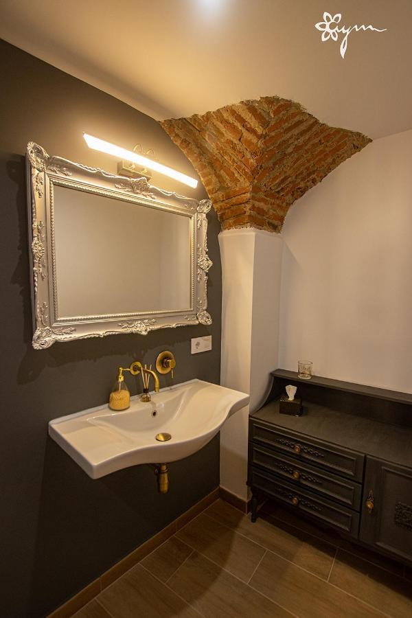 Apartamentos Turisticos Abrilymarzo Caceres Bagian luar foto