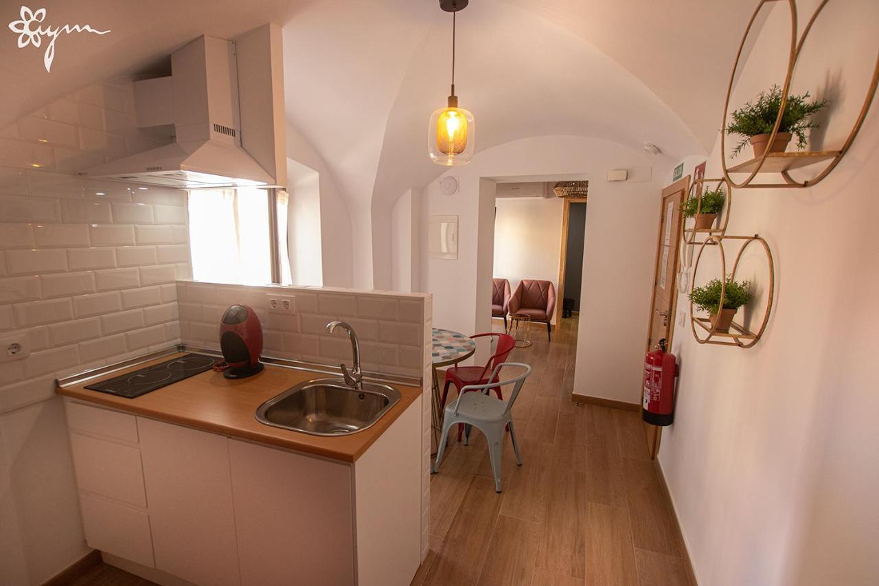 Apartamentos Turisticos Abrilymarzo Caceres Bagian luar foto