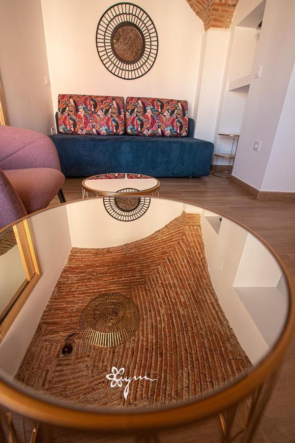 Apartamentos Turisticos Abrilymarzo Caceres Bagian luar foto
